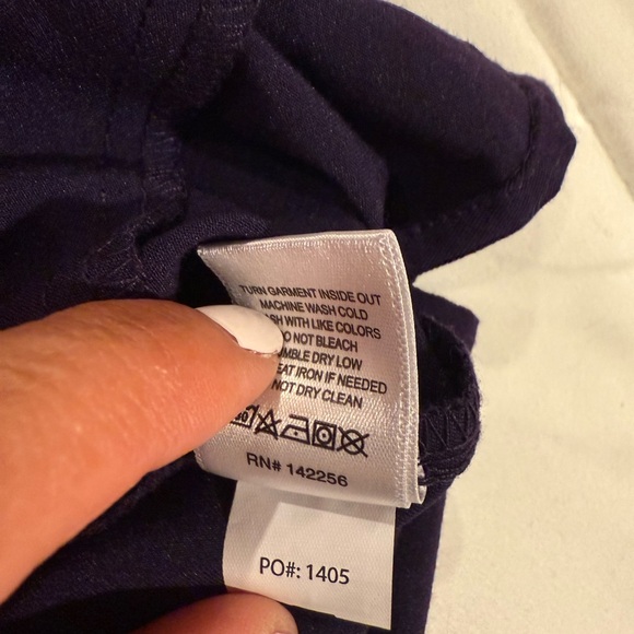 Figs V-Neck Set - Picture 6 of 9